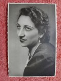 Fotografie tip carte postala, portret femeie, 1943
