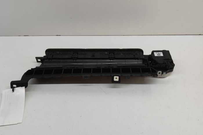 Gura de ventilație planșa de bord TESLA MODEL Y 2022 OEM: 1083320-00-F 29982077