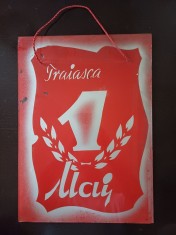 NI300 Material de propagandă comunistă realizat din sticlă vopsită, Trăiască 1 Mai