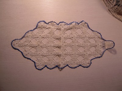 Macrame (mileu) cu margine albastra (5) cu dimensiunea 39x18 cm foto