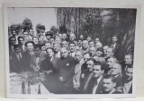 CONSTANTIN I. ANGELESCU , FOST PRIM - MINISTRU , FOTOGRAFIE DE GRUP INAINTEA UNEI MESE FESTIVE , ANII &#039;30