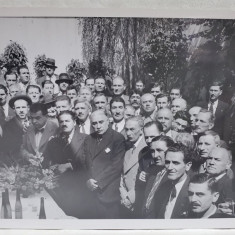 CONSTANTIN I. ANGELESCU , FOST PRIM - MINISTRU , FOTOGRAFIE DE GRUP INAINTEA UNEI MESE FESTIVE , ANII '30