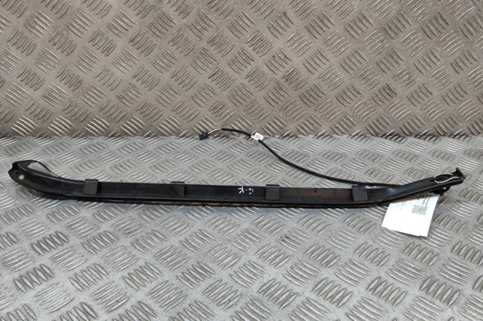 Ornament picurator haion st&acirc;nga VW TOUAREG 7P5 2016 OEM: 7P6827711 24471672