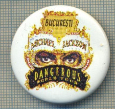 Y 1218 INSIGNA - MICHAEL JACKSON -DANGEROUS -BUCURESTI -PENTRU COLECTIONARI foto