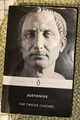 Suetonius - The Twelve Caesars foto