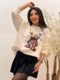 Cumpara ieftin Bluza alba din bumbac asimetrica cu impimeu ursulet