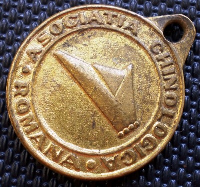 1.370 MEDALION ASOCIATIA CHINOLOGICA ROMANA CAINE CIINE DE RASA OCROTIT foto