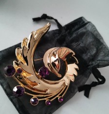 Brosa mov-VINTAGE /Martisor placata cu aur galben 18K