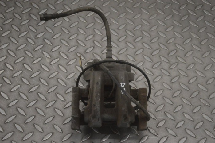 Etrier de fr&acirc;nă dreapta spate BMW 4 Coupe F32, F82 2019 24385393