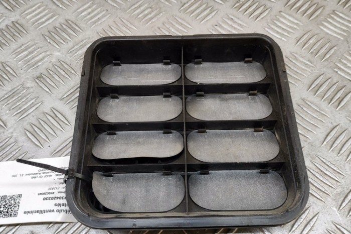 Grila de ventilație caroserie AUDI Q7 4M 2018 OEM: 4M0819181 30420330