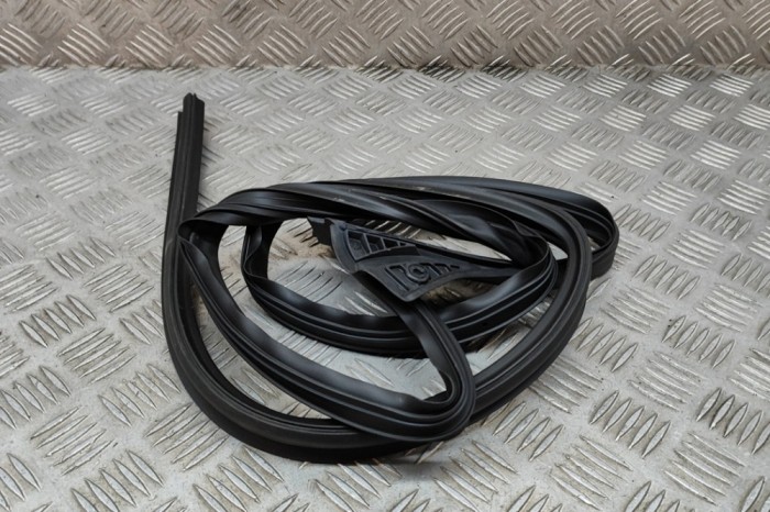 Garnitura ușă dreapta față TESLA MODEL Y 2023 OEM: 1497678-00-B | 22266606
