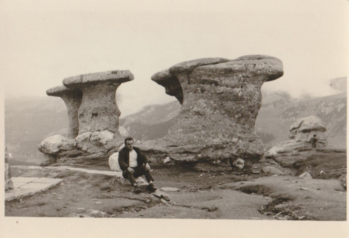 La sfat cu Babele - excursie in muntii Bucegi, fotografie originala anii 70