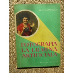 A. G. Simonov - FOTOGRAFIA LA LUMINA ARTIFICIALA { 1961 }