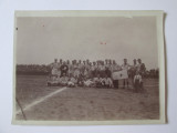Fotografie originală 118 x 89 mm echipa de fotbal Crucea Roșie anii 20, Alb-Negru, Romania 1900 - 1950, Sport