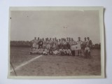 Fotografie originală 118 x 89 mm echipa de fotbal Crucea Roșie anii 20, Alb-Negru, Romania 1900 - 1950, Sport