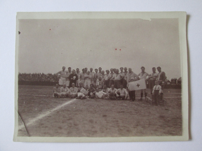 Fotografie originală 118 x 89 mm echipa de fotbal Crucea Roșie anii 20