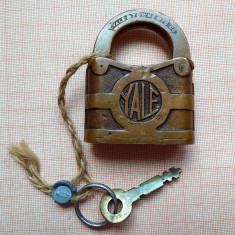 lacat vechi de colectie Yale &amp;amp; Towne Mfg. Co. America vintage lock retro padlock foto