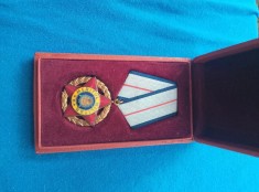 Ordin &bdquo;Meritul Militar&rdquo; clasa a III-a R.S.R. + cutie originală | Stare foarte bună | Bonus etui