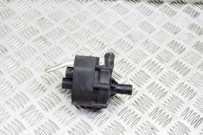 Pompa de apa auxiliara TESLA MODEL S 2017 OEM: 1037327-00-F 13226025