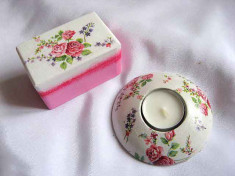Flori lavanda si trandafiri, fond alb si roz, cutie suport lumanare 23274 foto
