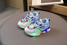 Adidasi multicolori cu luminite pentru baietei (Marime Disponibila: Marimea 24)