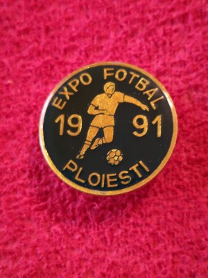 Insigna fotbal - &amp;quot;EXPO FOTBAL&amp;quot; PLOIESTI 1991 foto