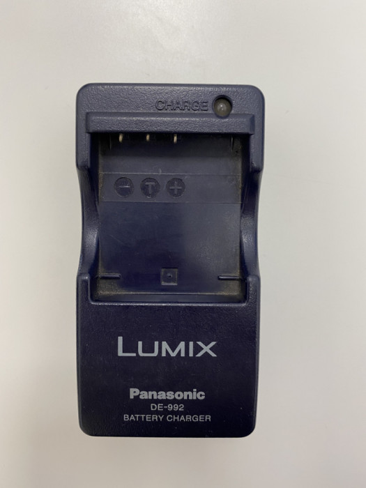 &Icirc;ncărcător baterie Panasonic Lumix DE-992, 4.2V / 0.43A (600)