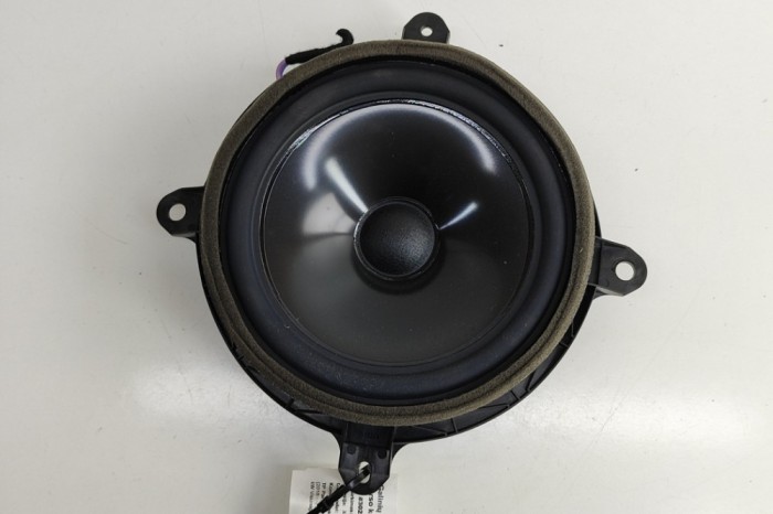 Difuzor ușă dreapta spate LEXUS UX _AA1_, _AH1_, _MA1_ 2022 OEM: 86160-76130 30272623