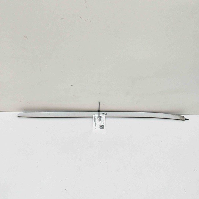 Ornament vertical parbriz st&acirc;nga BMW X5 F15, F85 2014 OEM: 7387917