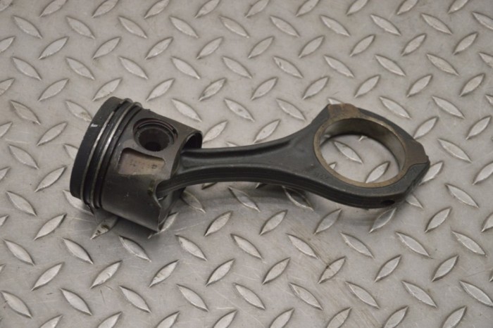 Piston MERCEDES-BENZ CLS C219 2007 OEM: 6423077 17807408