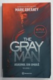 THE GRAY MAN , ASASINUL DIN UMBRA , VOLUMUL I de MARK GREANEY , 2022