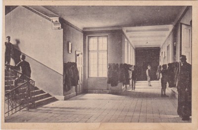 CP Timisoara Liceul Banatia Primul Etaj Hol Temeswar Banatia ND(1930) foto
