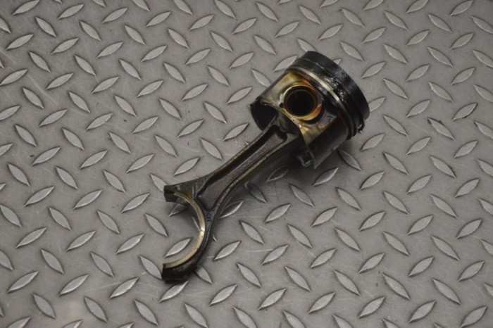 Piston AUDI Q7 4L 2011 OEM: bhs 22132387