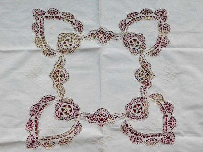 Fata de masa vintage ,broderie sparta , panglici ,lucru manual deosebit foto