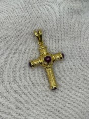 PANDANTIV AUR 18K CRUCE + 4 Rubine Caboshon - Crucifix Grecia - 8.4g. !