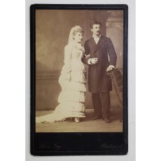 MIRI POZAND IN STUDIO , FOTOGRAFIE CABINET , CCA. 1900