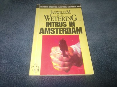 JANWILLEM VAN DE WETERING - INTRUS LA AMSTERDAM foto