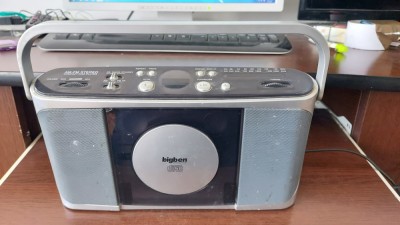 CD RADIO BIGBEN CD-18 , FUNCTIONEAZA . foto
