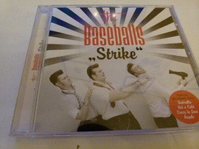The baseballs - strike -3665 foto