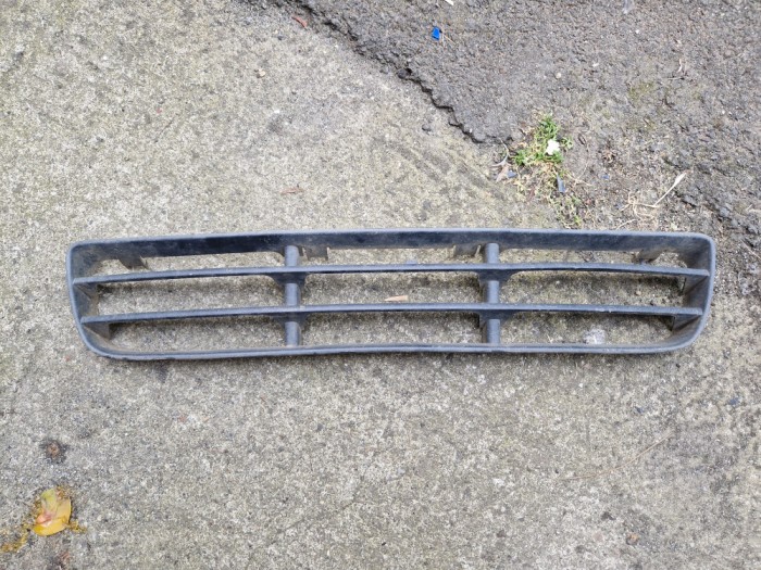 Grilă mijloc bară față VW Bora