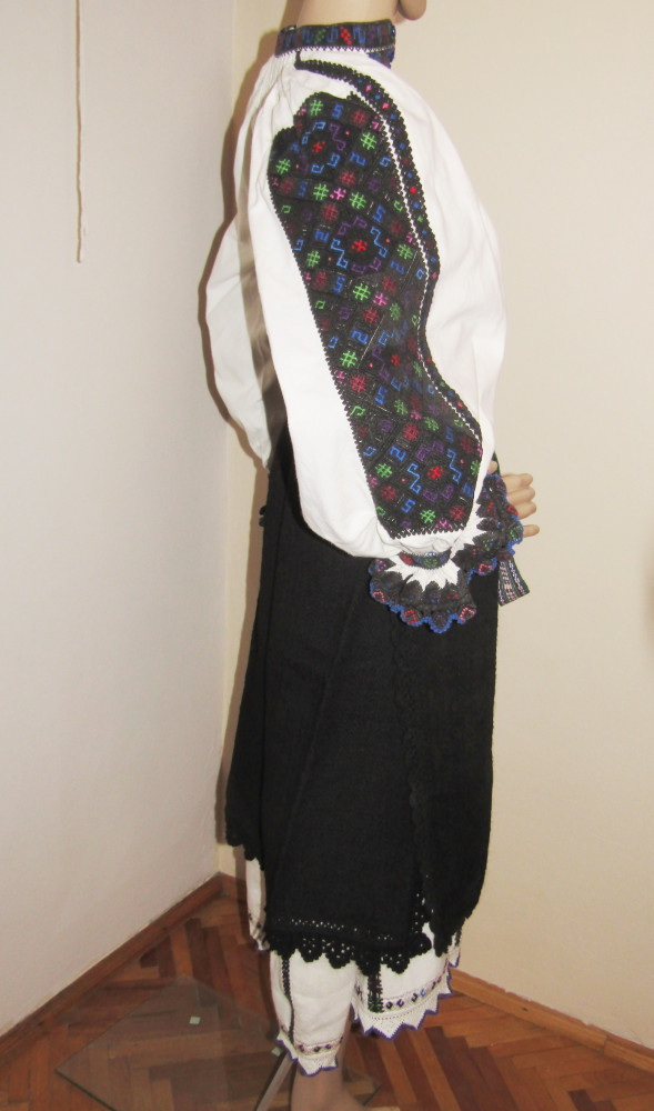 Costum popular padurenesc , costum traditional vechi de padureanca ,  Hunedoara | arhiva Okazii.ro