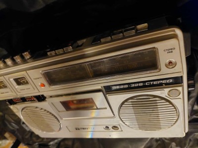 Radio casetofon stereo TENTO vechi perioada Comunista,nu a fost probat se vinde ca defect pentru a fi reparat sau piese,de folosinta sau de colectie foto
