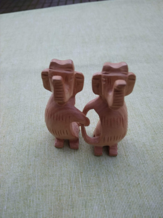 Pereche de elefantei sculptati in lemn exotic