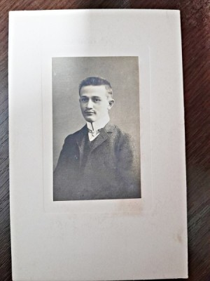Fotografie portret barbat, pe carton. sfarsit de secol XIX foto
