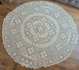 FATA DE MASA CIRCULARĂ MARE VINTAGE DIN BUMBAC, TEHNICA FILET