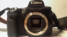 Pachet Canon 70D + obiective 50mm si 18-55mm + GRIP si accesori foto