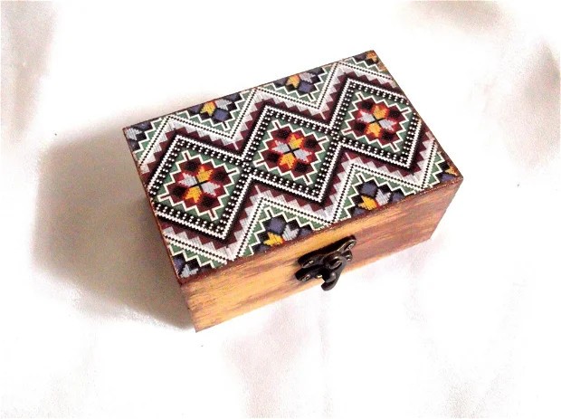 Cutie lemn cu motiv traditional, 43433