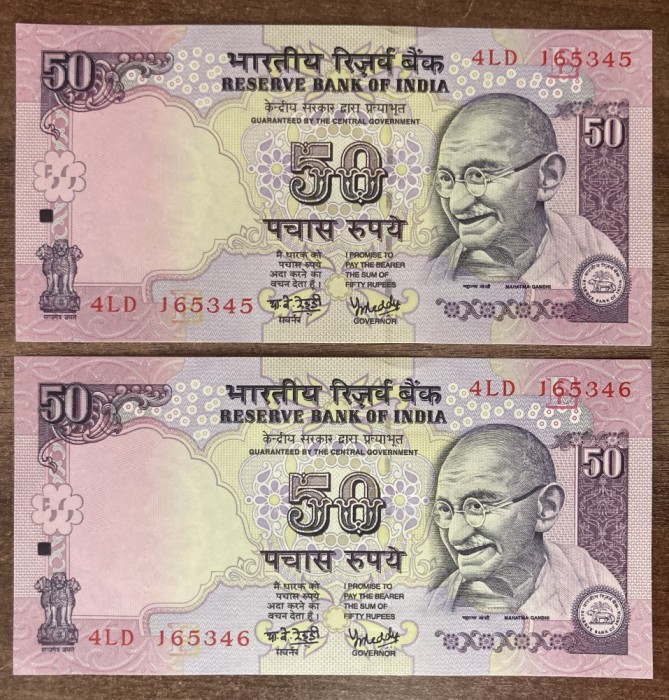 B11 25 - Bancnota foarte veche - India - 50 rupii - 2008 - doua bancnote serii consecutive