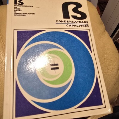 Condensatoare/ capacitors foto