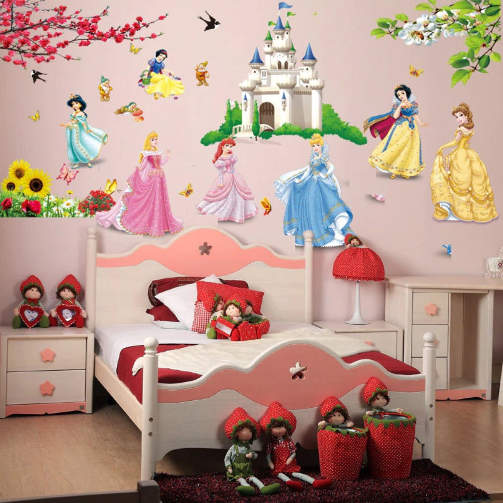 Sticker copii STICKERE DECORATIVE de perete cu PRINTESE Disney la castel  IEFTINE | Okazii.ro